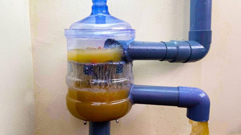 Un’idea davvero semplice per sfruttare bottiglie di plastica e tubi PVC… scopri come!