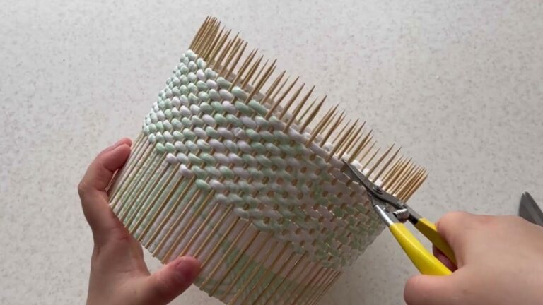 Questo semplice gesto trasforma la plastica in un’opera d’arte per la tua casa…