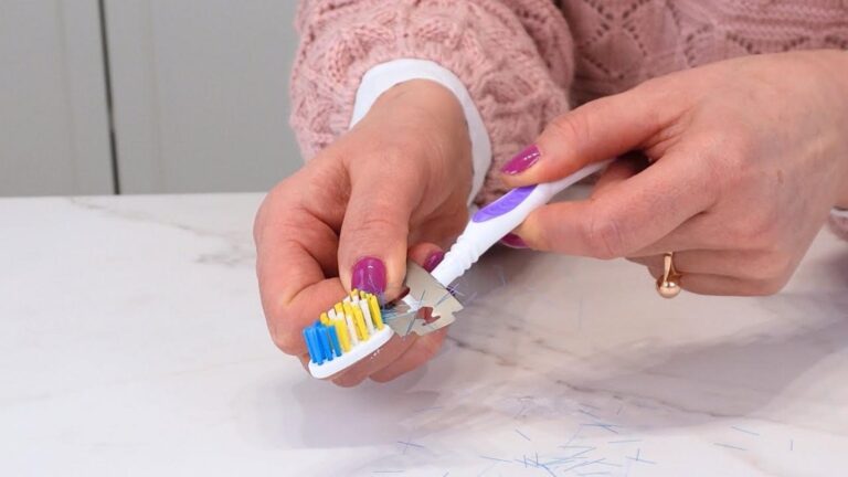 Questo semplice gesto trasforma una vecchia brosse a denti in un fantastico alleato per la pulizia…