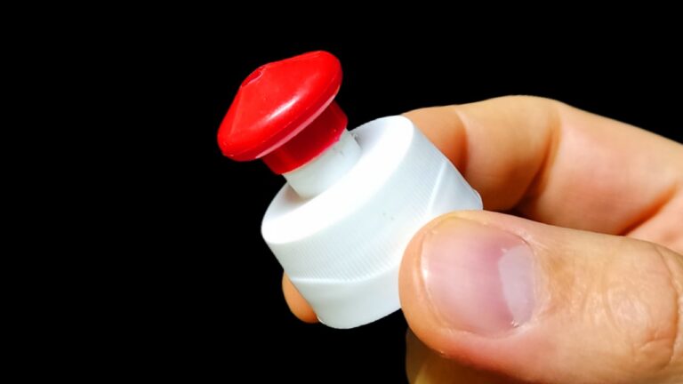 10 Idee geniali per riciclare le bottiglie di plastica e semplificare la tua vita