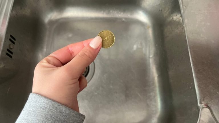 Lavello splendente senza fatica: scopri il trucco di pulizia antico
